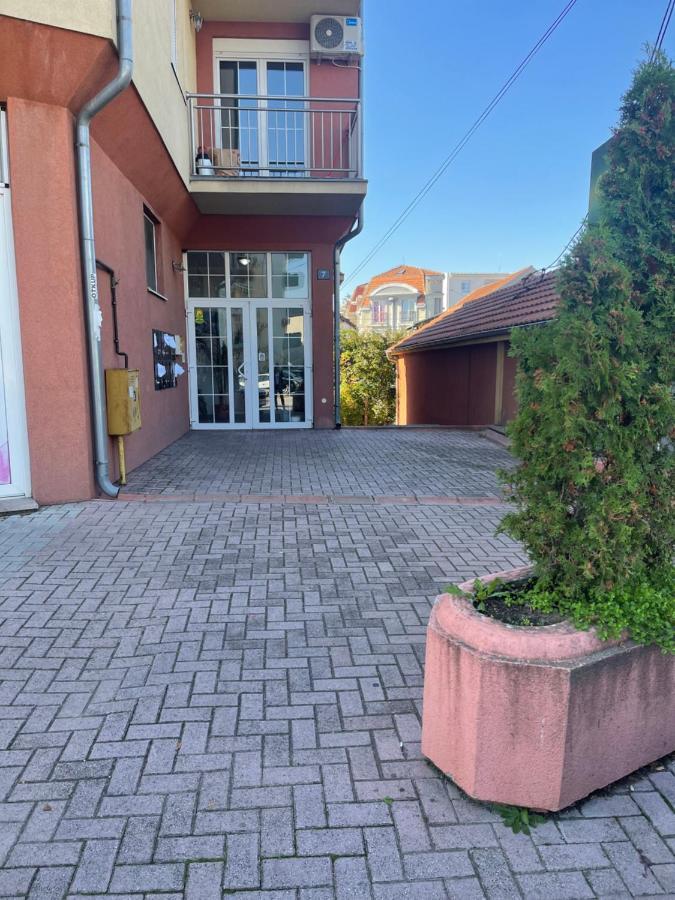 Lea-Lux Apartment Čačak Exteriör bild